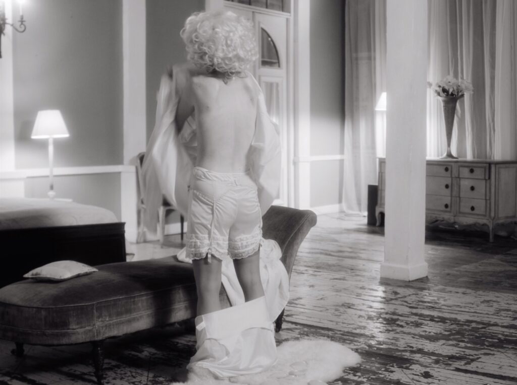Nadja Verena Marcin, How to undress..., 2016
