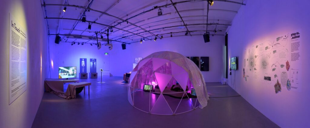 Tentoonstelling 'In Touch" ; https://impakt.nl/